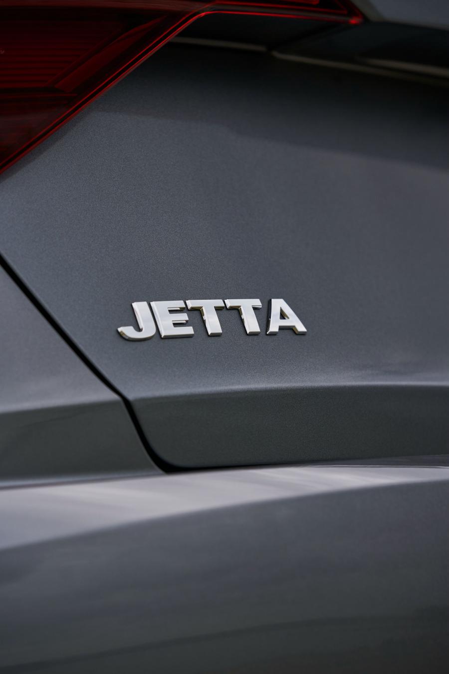 Логотип Volkswagen Jetta SEL 2018 года  (NA) (фото 3 из 16)